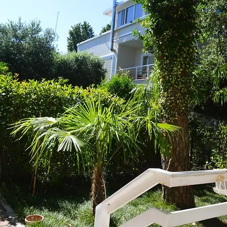 빌라 A Cozy Duplex In The Lalzi Bay