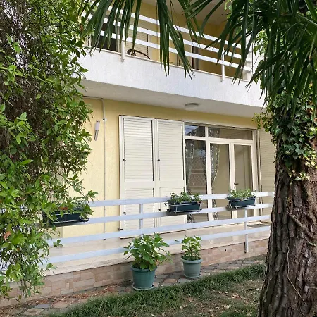 빌라 A Cozy Duplex In The Lalzi Bay