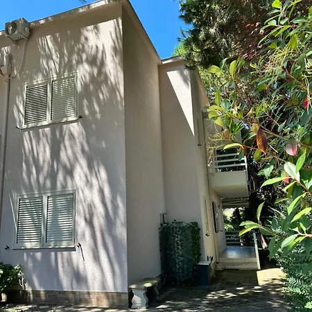 A Cozy Duplex In The Lalzi Bay