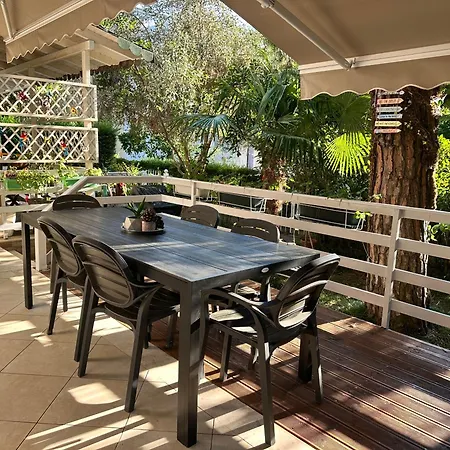 A Cozy Duplex In The Lalzi Bay *
