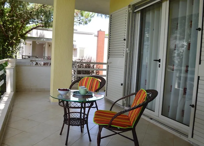 A Cozy Duplex In The Lalzi Bay 别墅 *