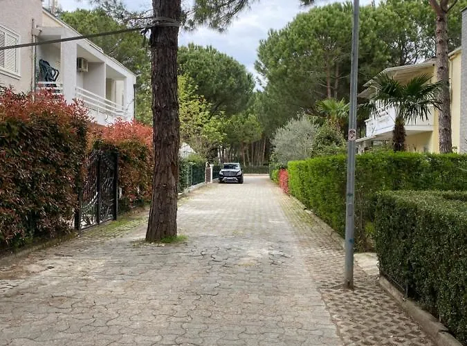 A Cozy Duplex In The Lalzi Bay 别墅 *