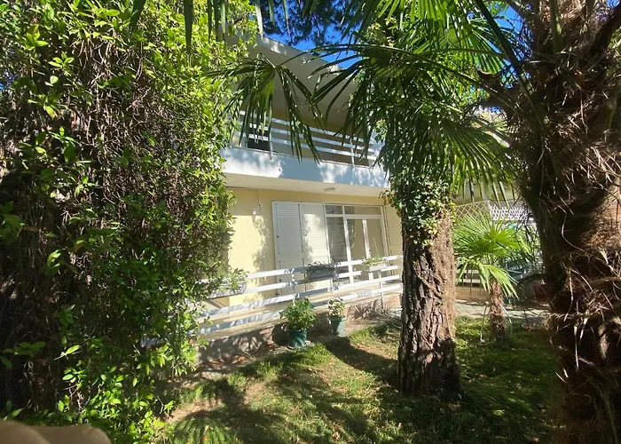 A Cozy Duplex In The Lalzi Bay 别墅 *