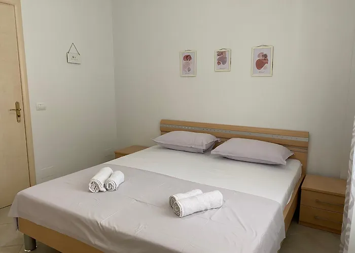 A Cozy Duplex In The Lalzi Bay 别墅 *