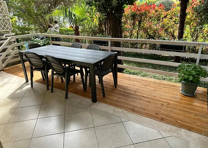 A Cozy Duplex In The Lalzi Bay